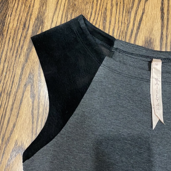NWOT Bailey 44 suede and jersey t shirt. Size small new without tags - Picture 4 of 5